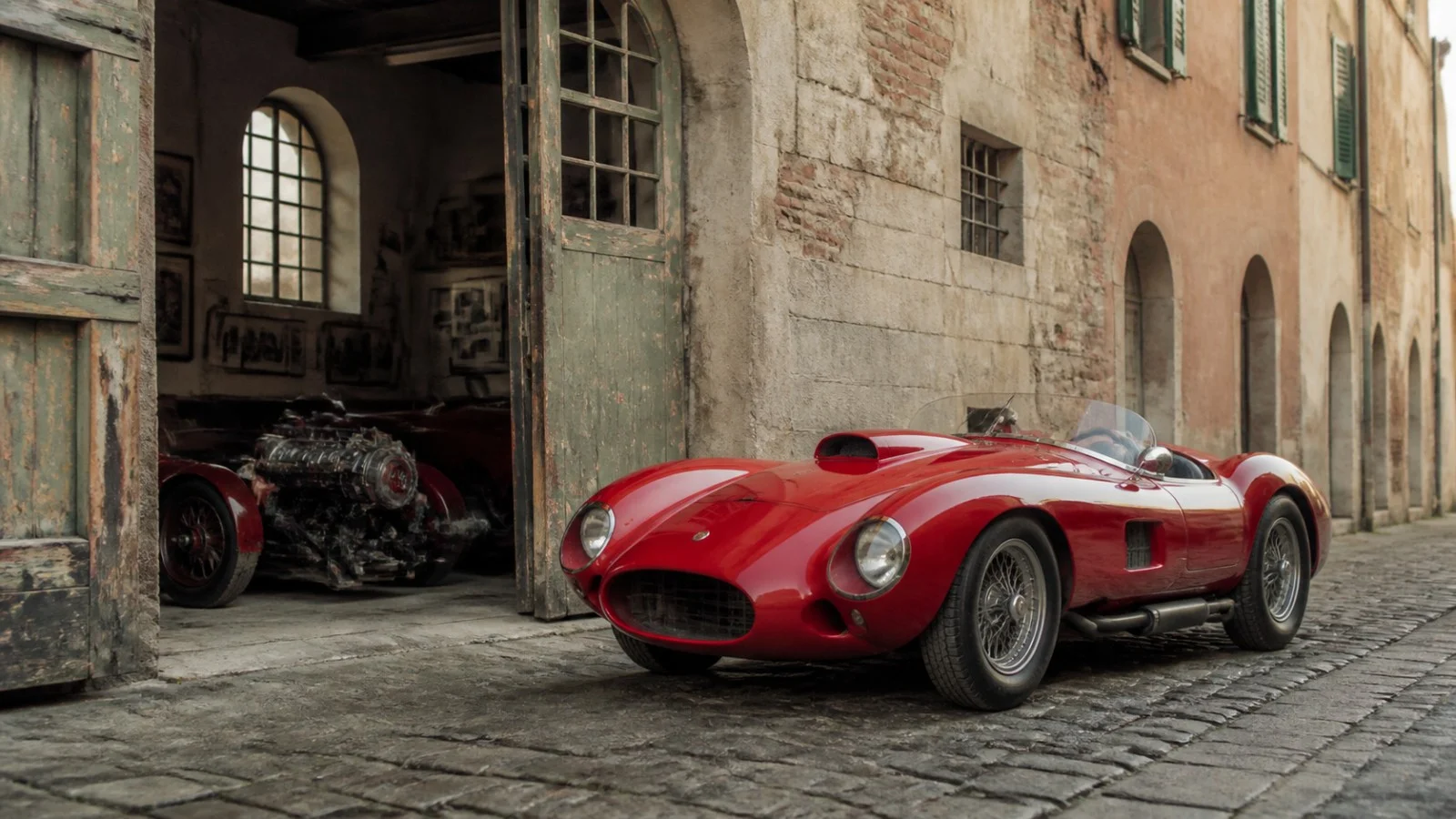 Ferrari'nin yarış takımından otomobil markasına dönüşmesi